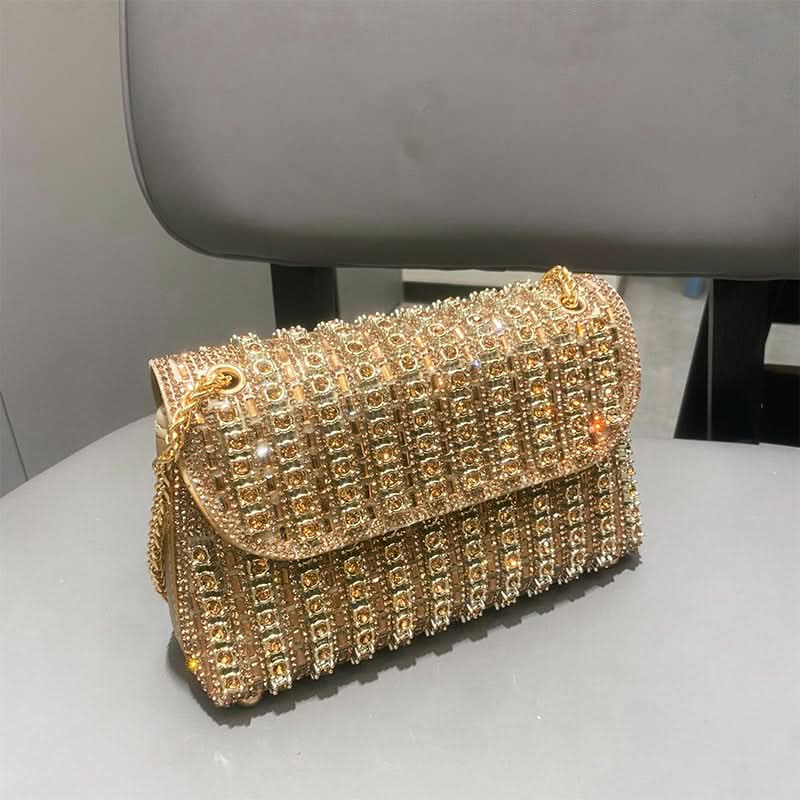 Brilla en la noche con este bolso glamuroso de strass 