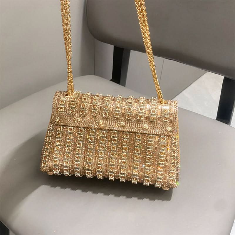 Brilla en la noche con este bolso glamuroso de strass 